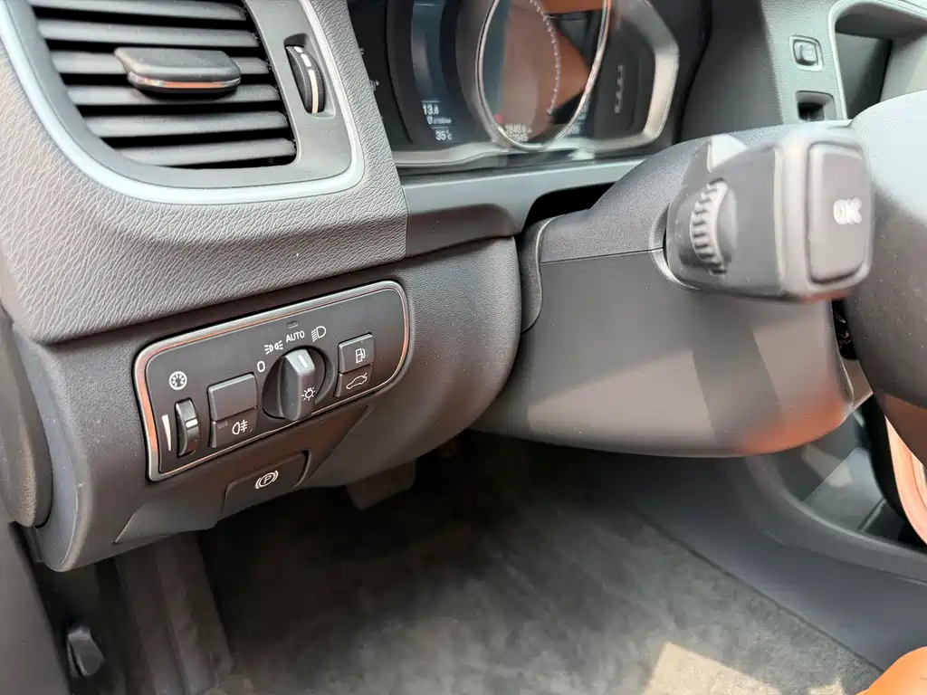 Volvo S60 2015 — фото 12