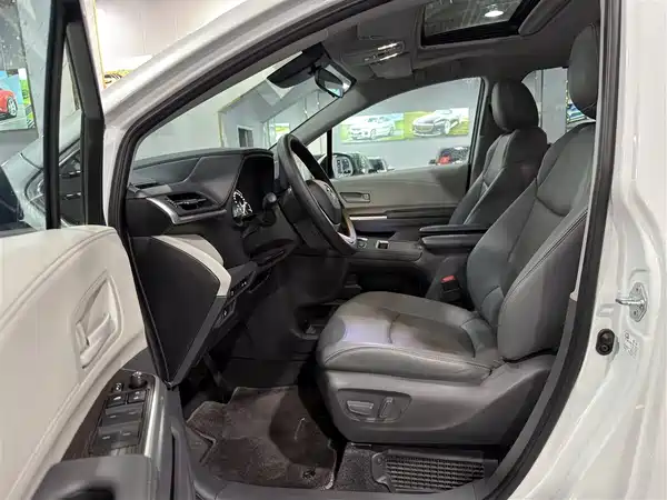 Toyota Sienna 2023