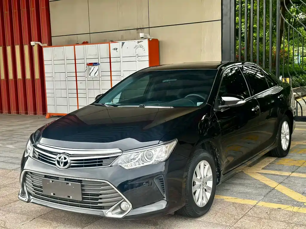 Toyota Camry 2016 — фото 1