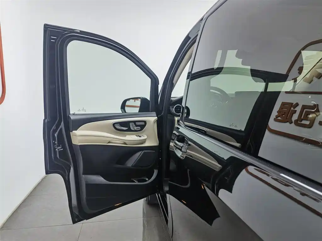 Mercedes-Benz V-Class 2020 — фото 8