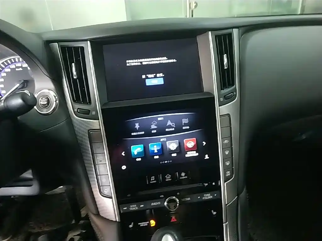 Infiniti Q50L 2015 — фото 13