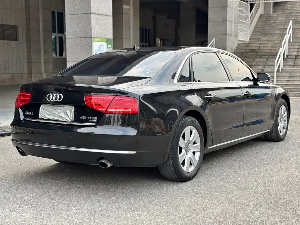 Audi A8 2014 — фото 6