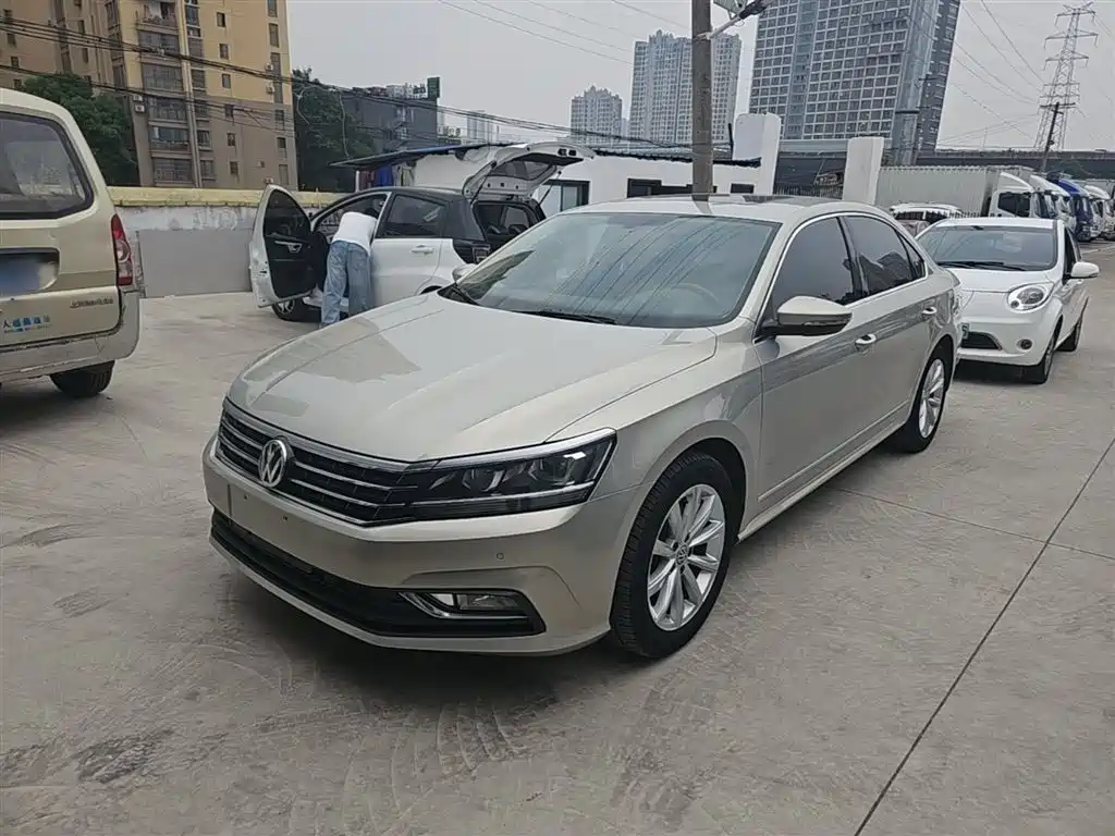 Volkswagen Passat 2018 — фото 1