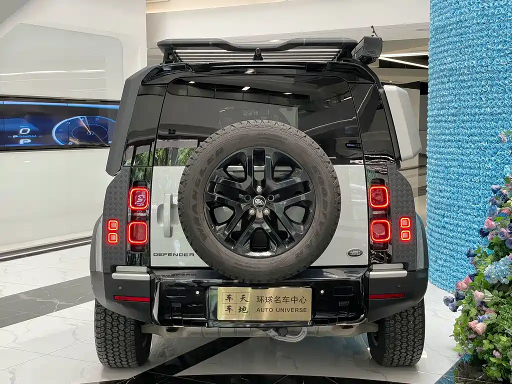 Land Rover Defender 2022 — фото 23