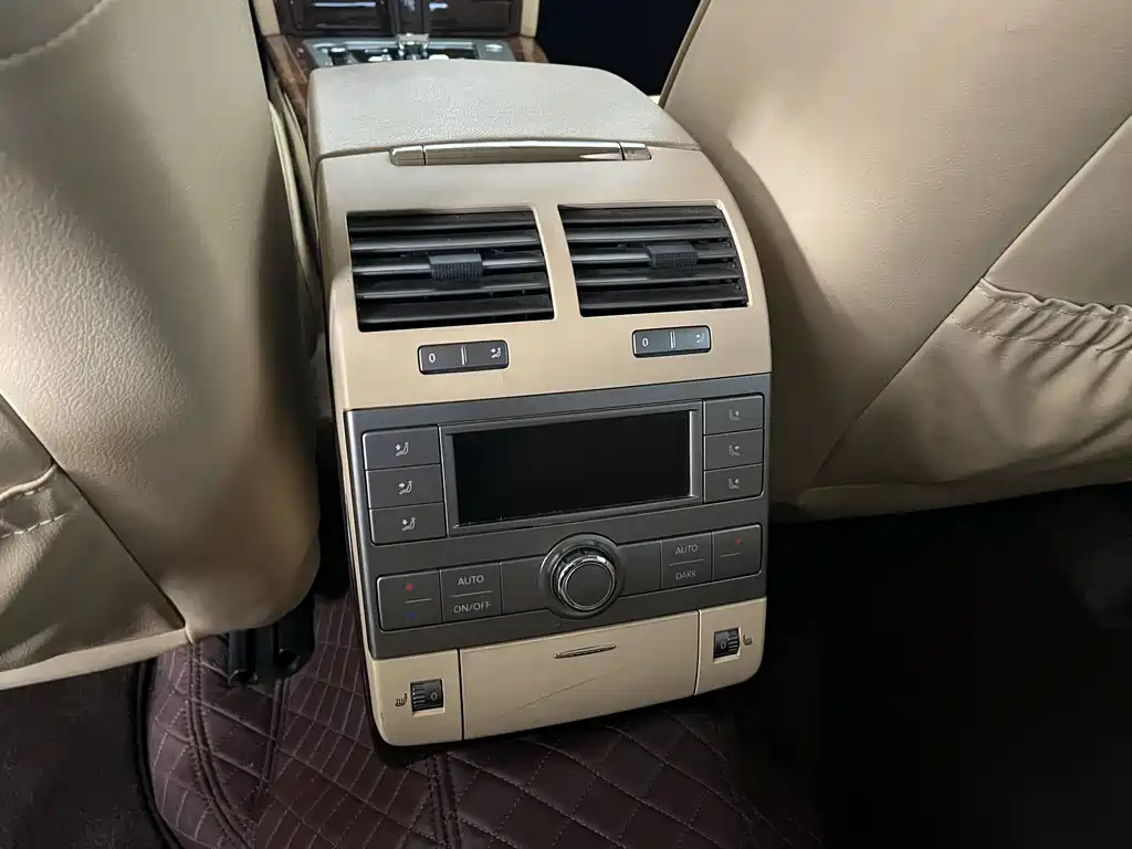 Volkswagen Phaeton 2015 — фото 14