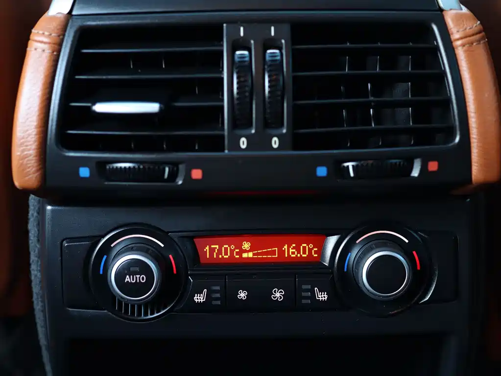 BMW X6 M 2012 — фото 25