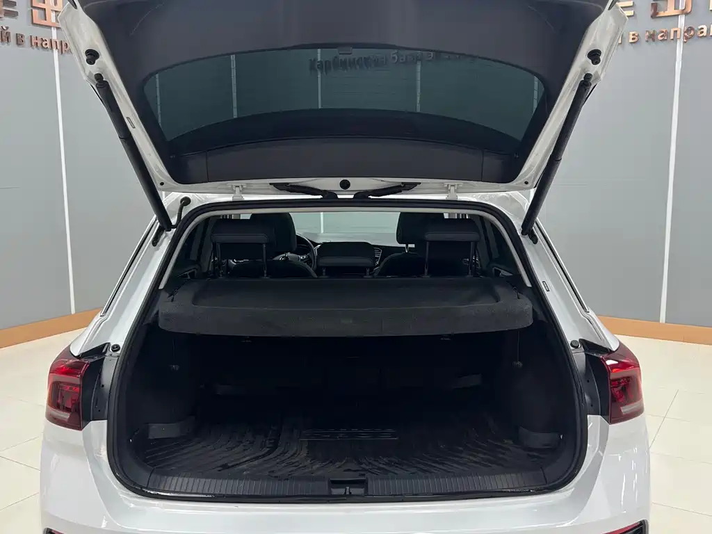Volkswagen T-Roc 2021 — фото 22