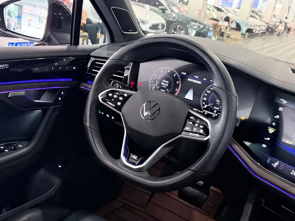 Volkswagen Touareg 2019 — фото 21