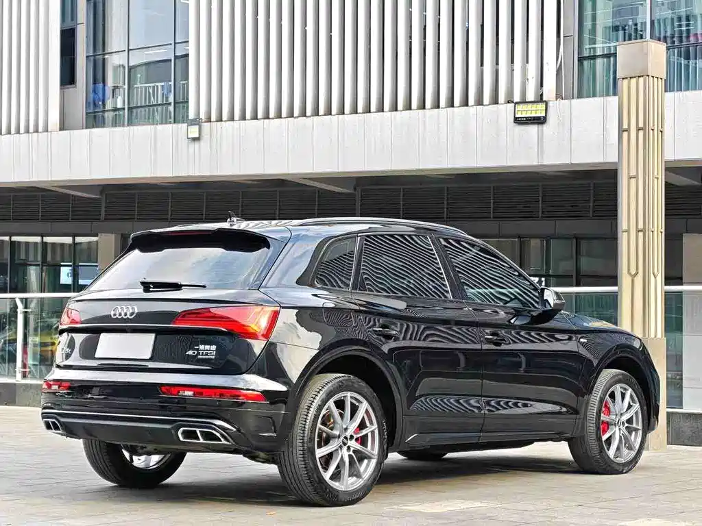 Audi Q5L 2023 — фото 19