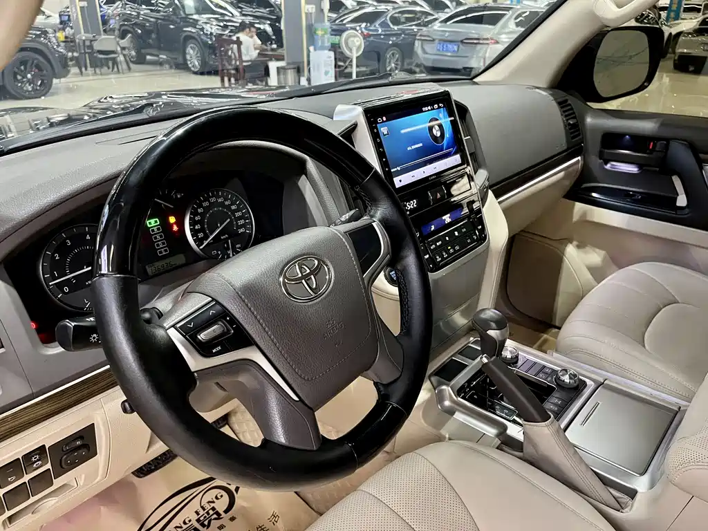 Toyota Land Cruiser 2019 — фото 10