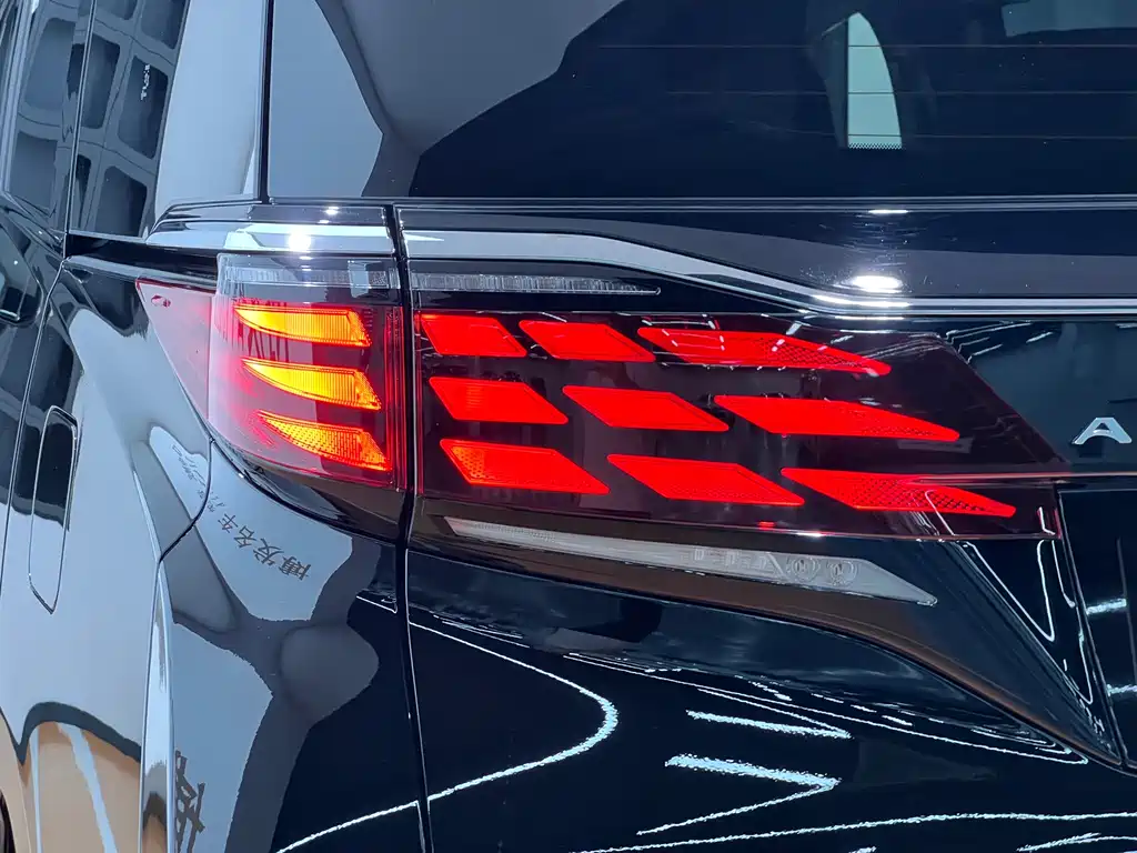 Toyota Alphard 2025 — фото 8