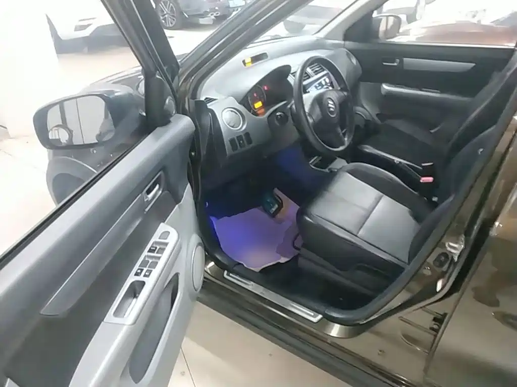 Suzuki Swift 2015 — фото 16