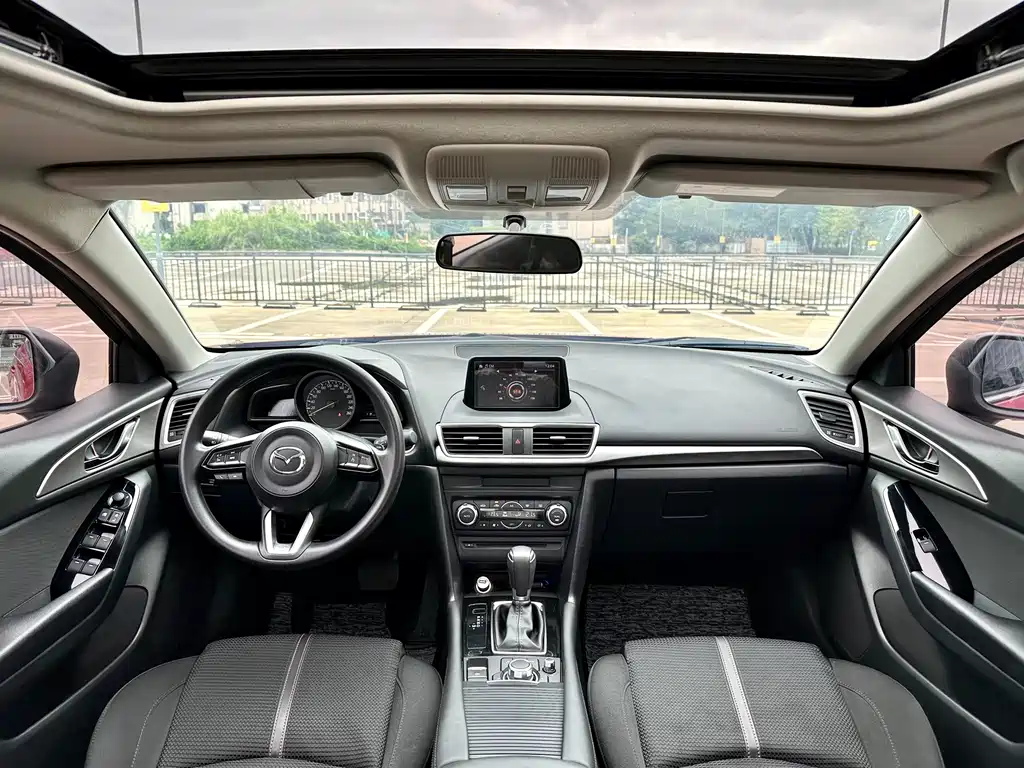 Mazda 3 Axela 2019 — фото 11