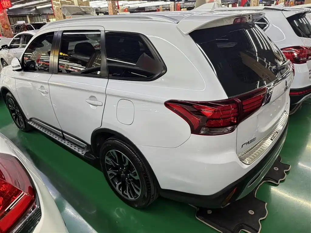 Mitsubishi Outlander 2019 — фото 6