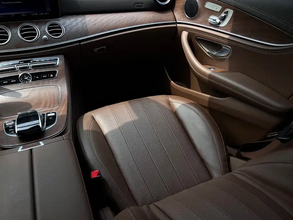 Mercedes-Benz E-Class 2018 — фото 17