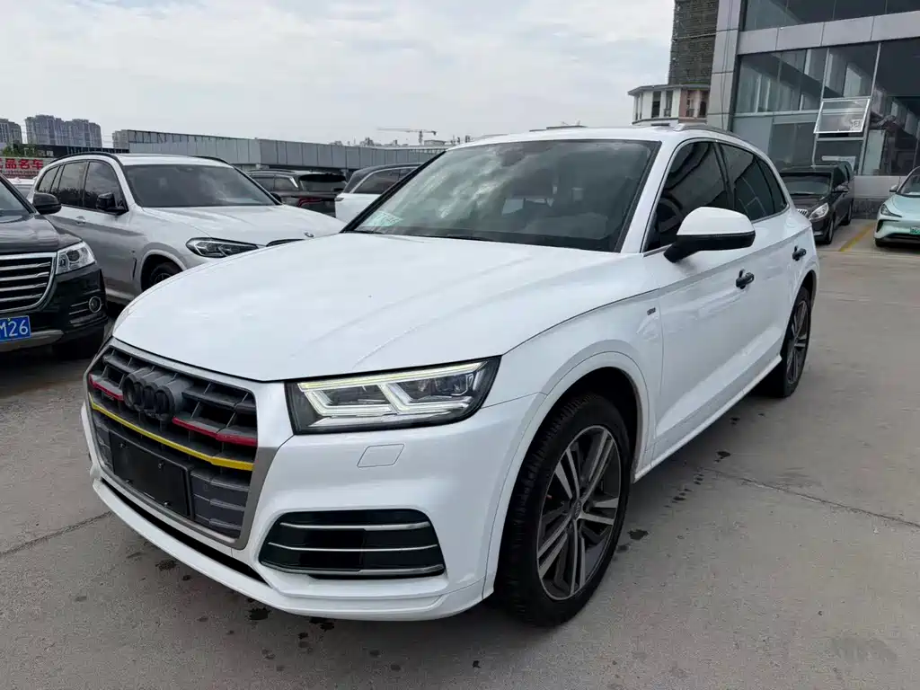 Audi Q5L 2019 — фото 1