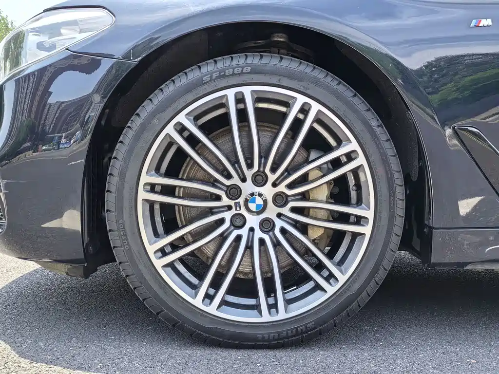 BMW 5 Series 2018 — фото 12