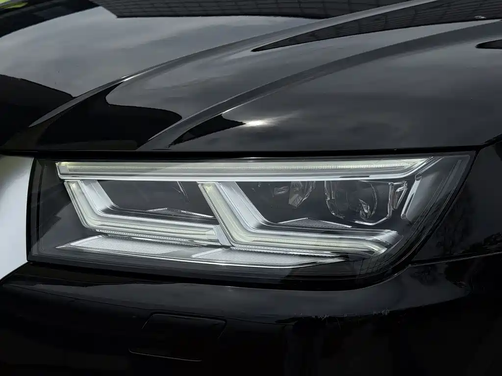 Audi Q5L 2021 — фото 36