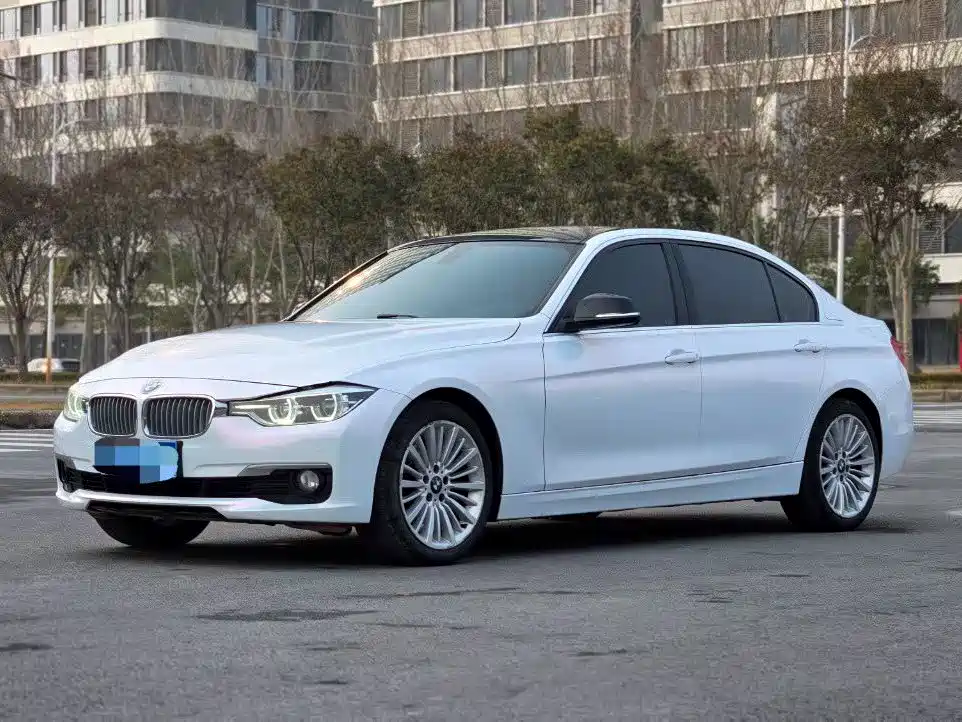 BMW 3 Series 2018 — фото 1