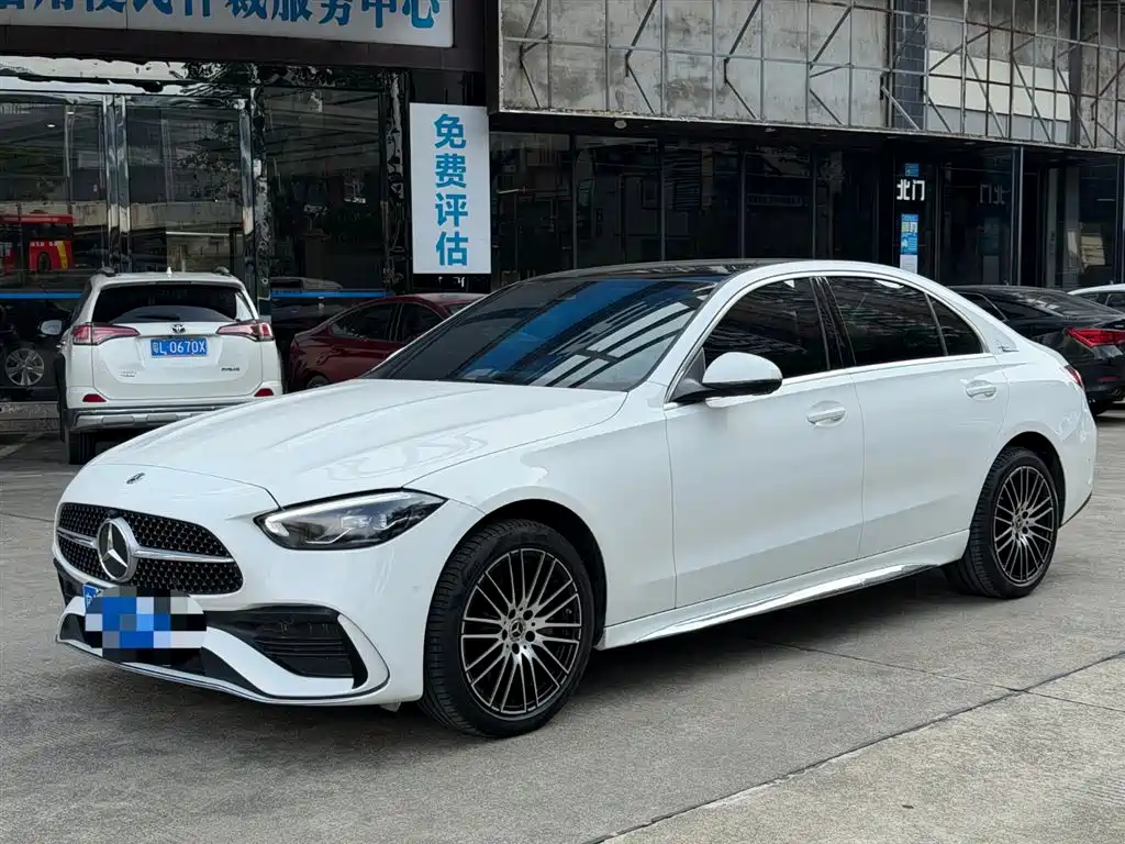 Mercedes-Benz C-Class 2025 — фото 1