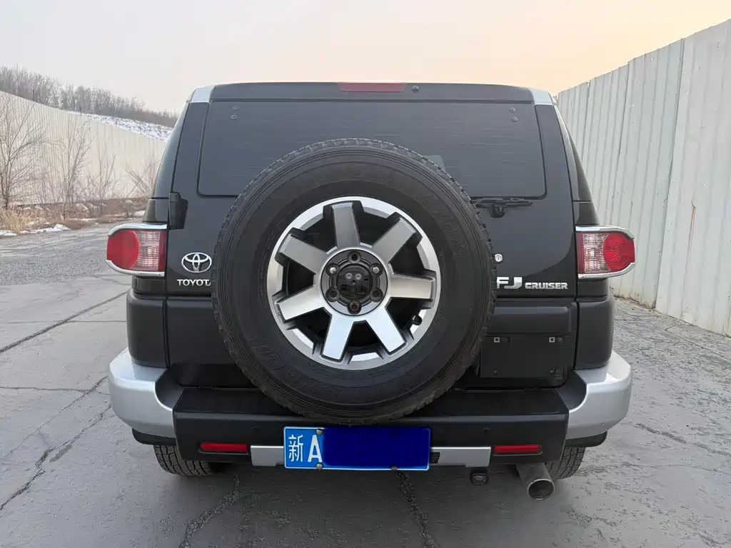 Toyota FJ Cruiser 2017 — фото 8