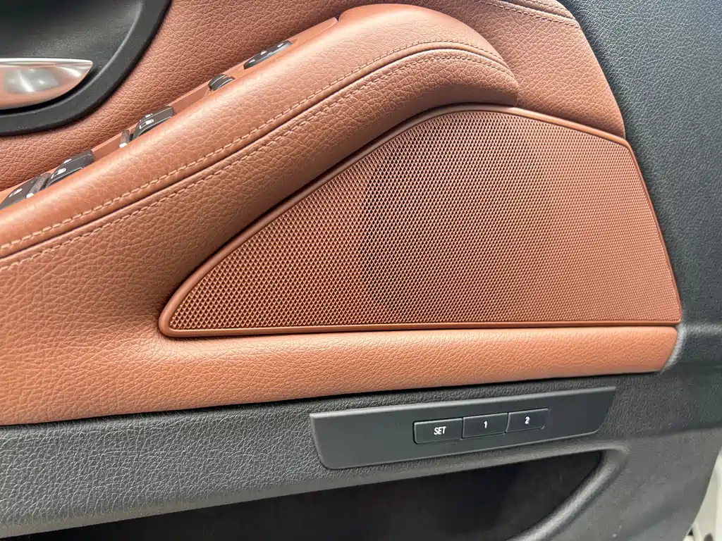 BMW 5 Series 2016 — фото 11