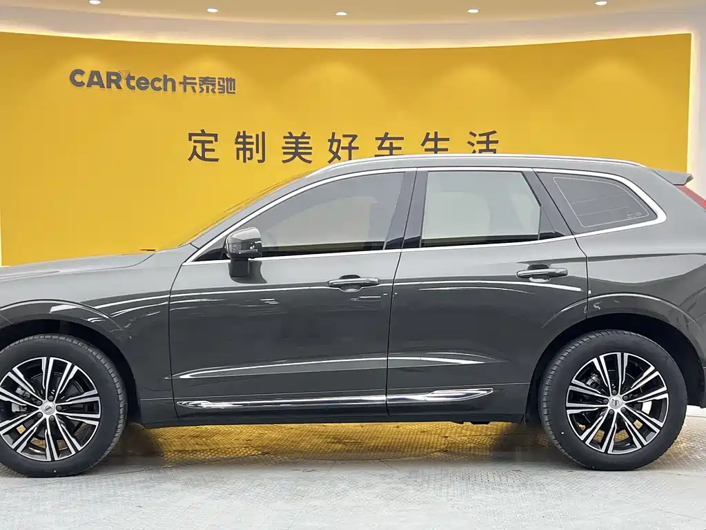 Volvo XC60 2022 — фото 28