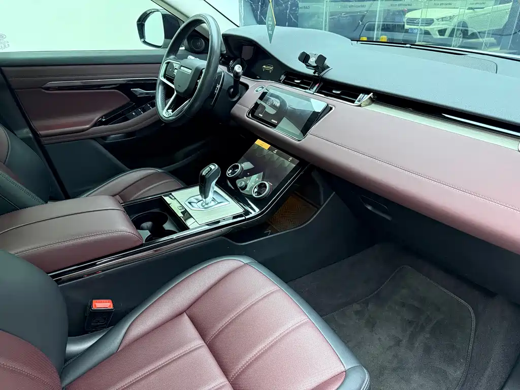 Land Rover Evoque 2023 — фото 15