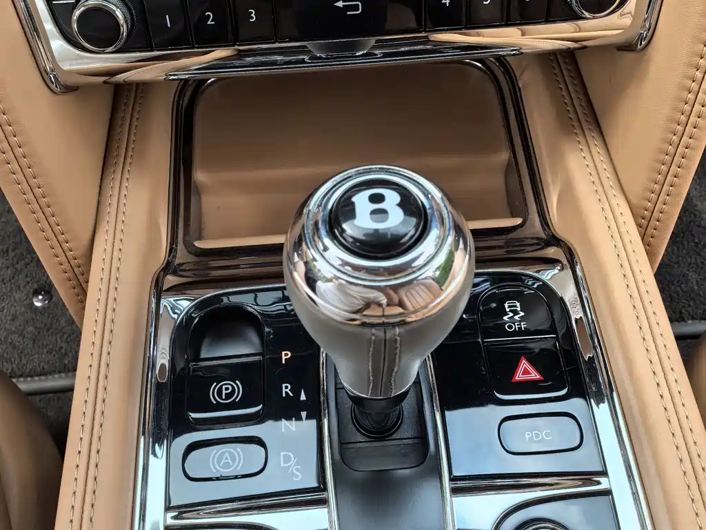 Bentley Mulsanne 2015 — фото 10