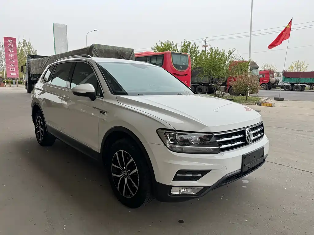 Volkswagen Tiguan L 2017 — фото 3