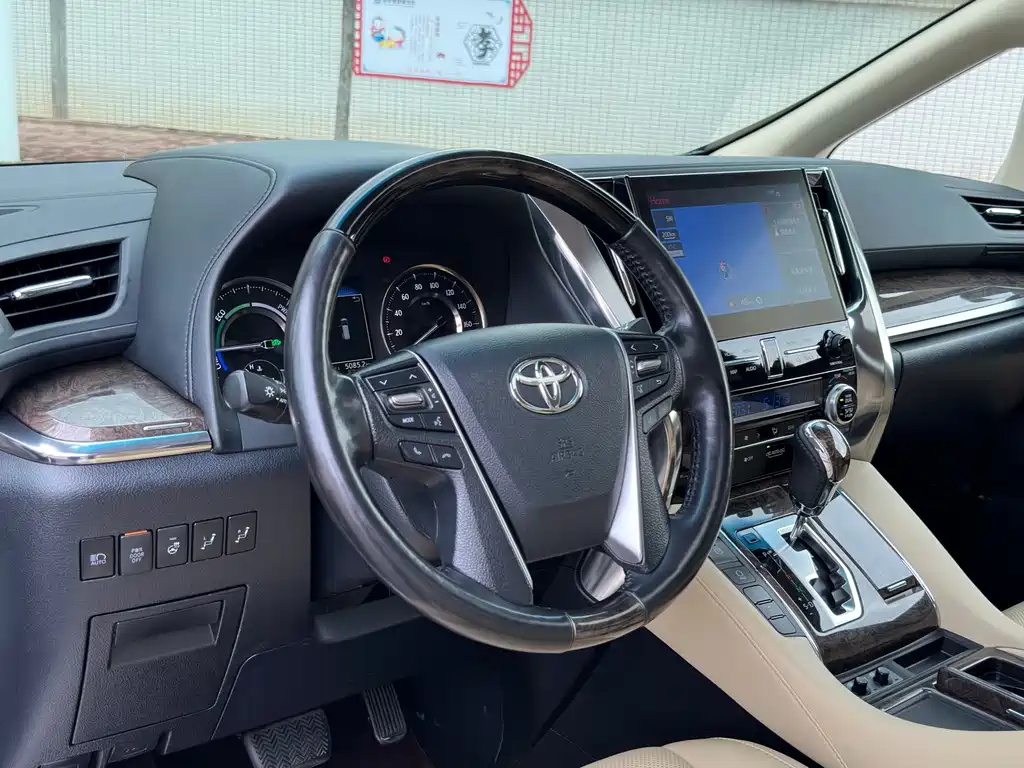 Toyota Alphard 2021 — фото 26