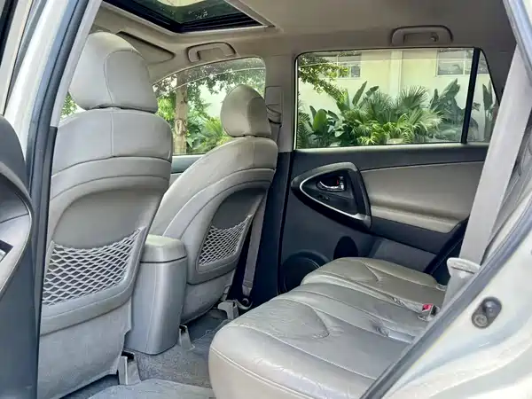 Toyota RAV4 2011