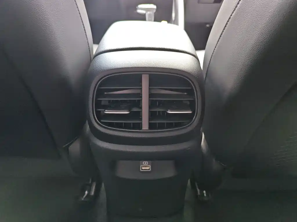 Hyundai Elantra 2023 — фото 12