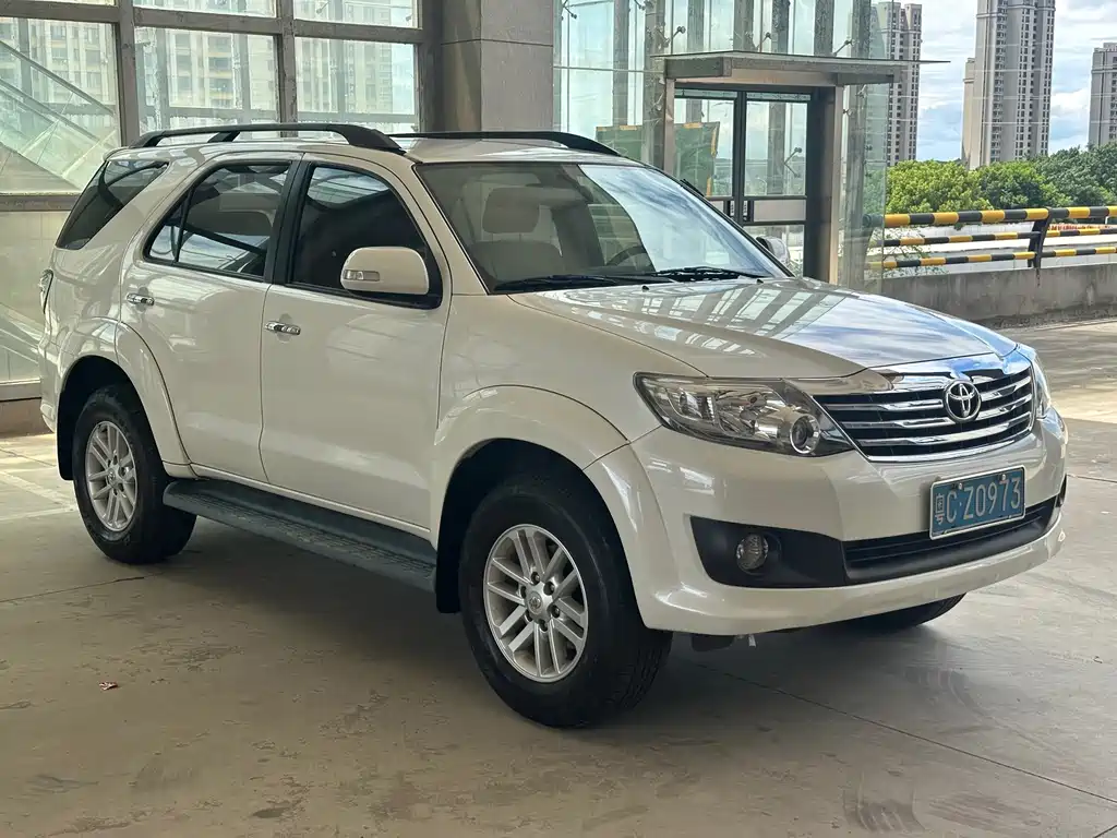 Toyota Fortuner 2017 — фото 3
