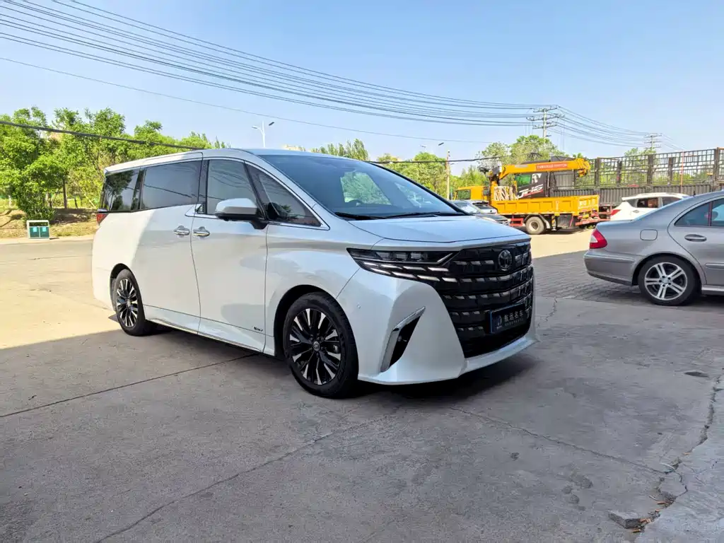 Toyota Alphard 2025 — фото 3