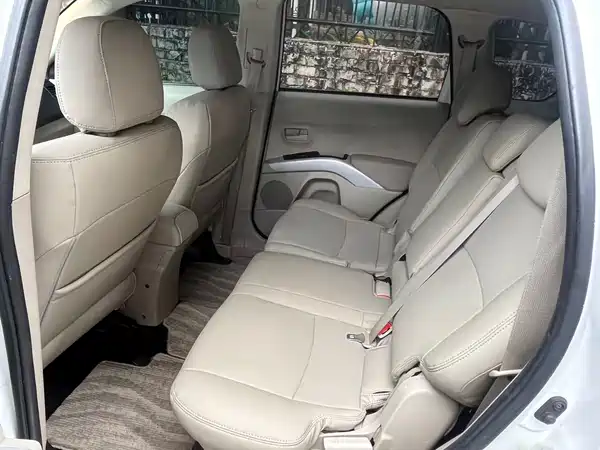 Mitsubishi Outlander 2006