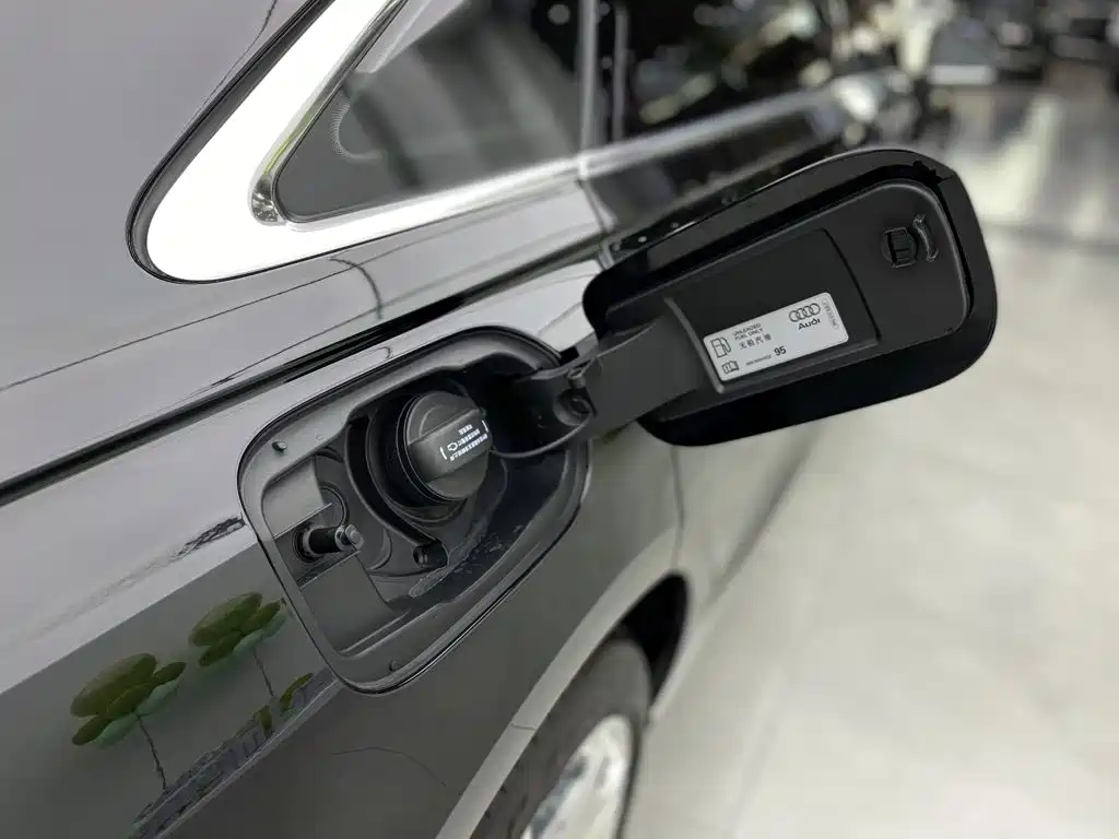 Audi A8 2023 — фото 27