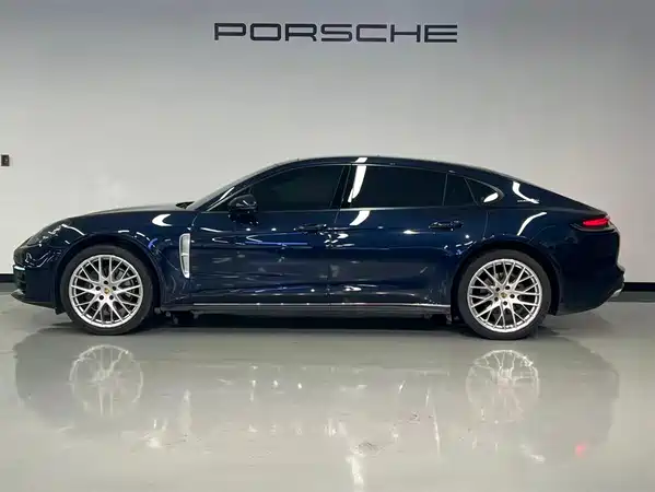 Porsche Panamera 2023