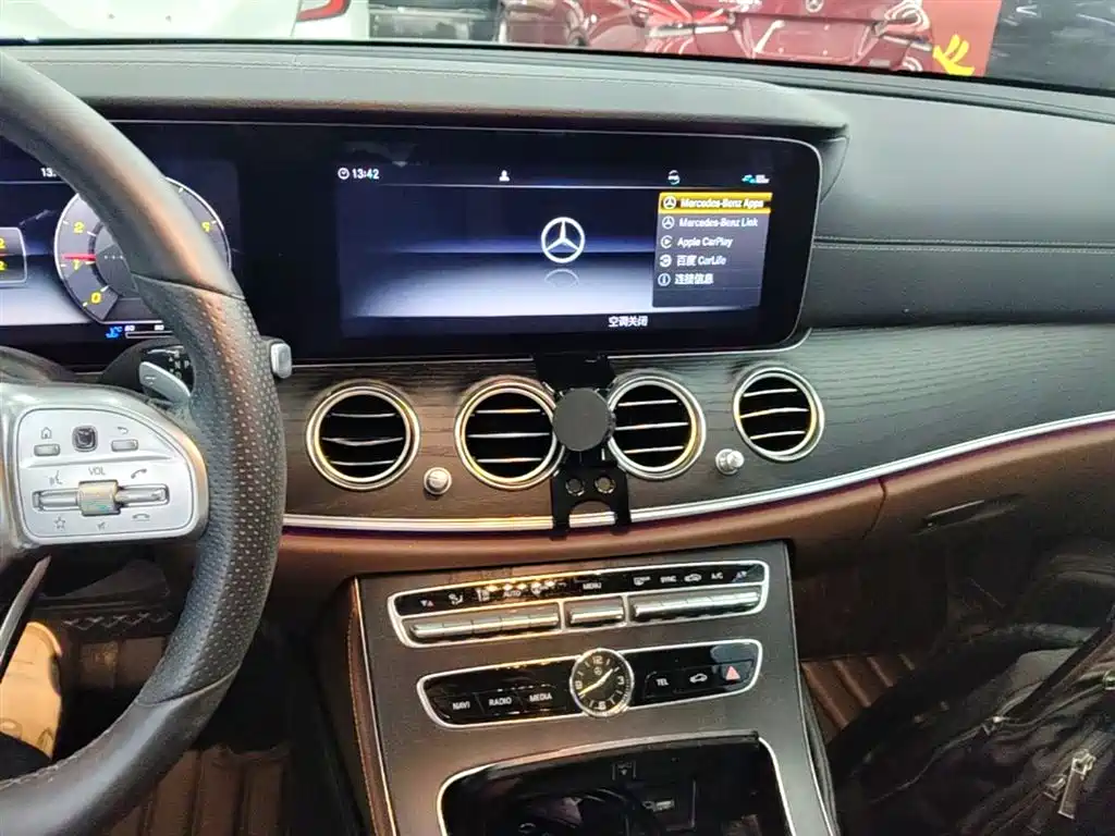 Mercedes-Benz E-Class 2020 — фото 13