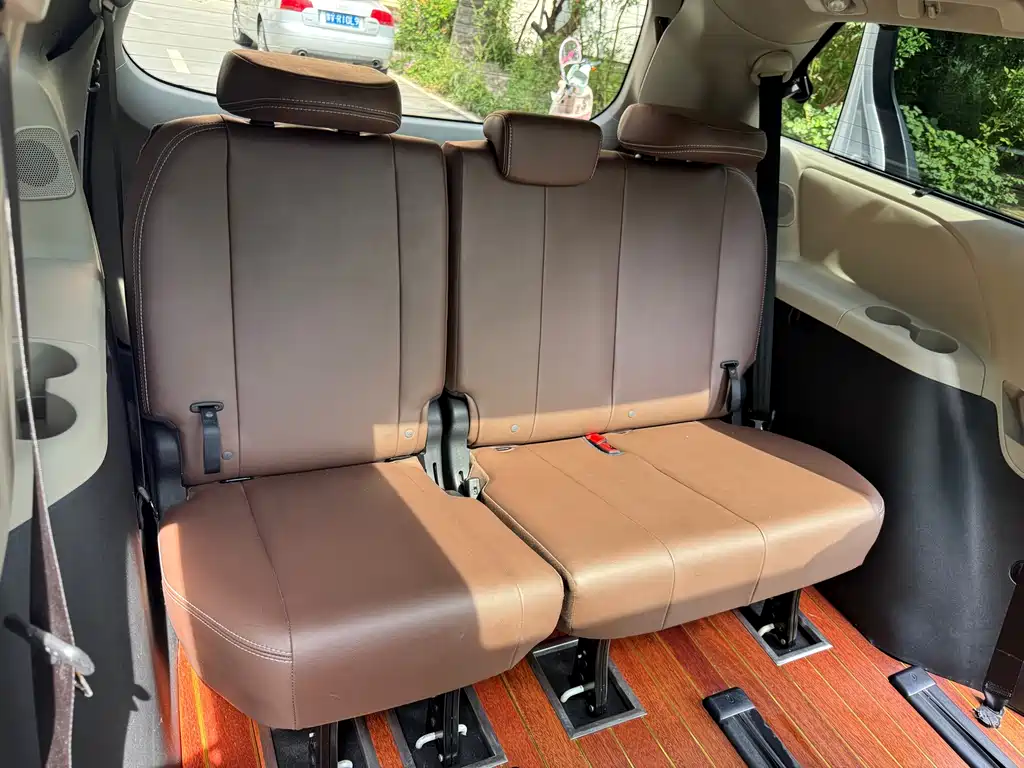 Toyota Sienna 2019 — фото 12