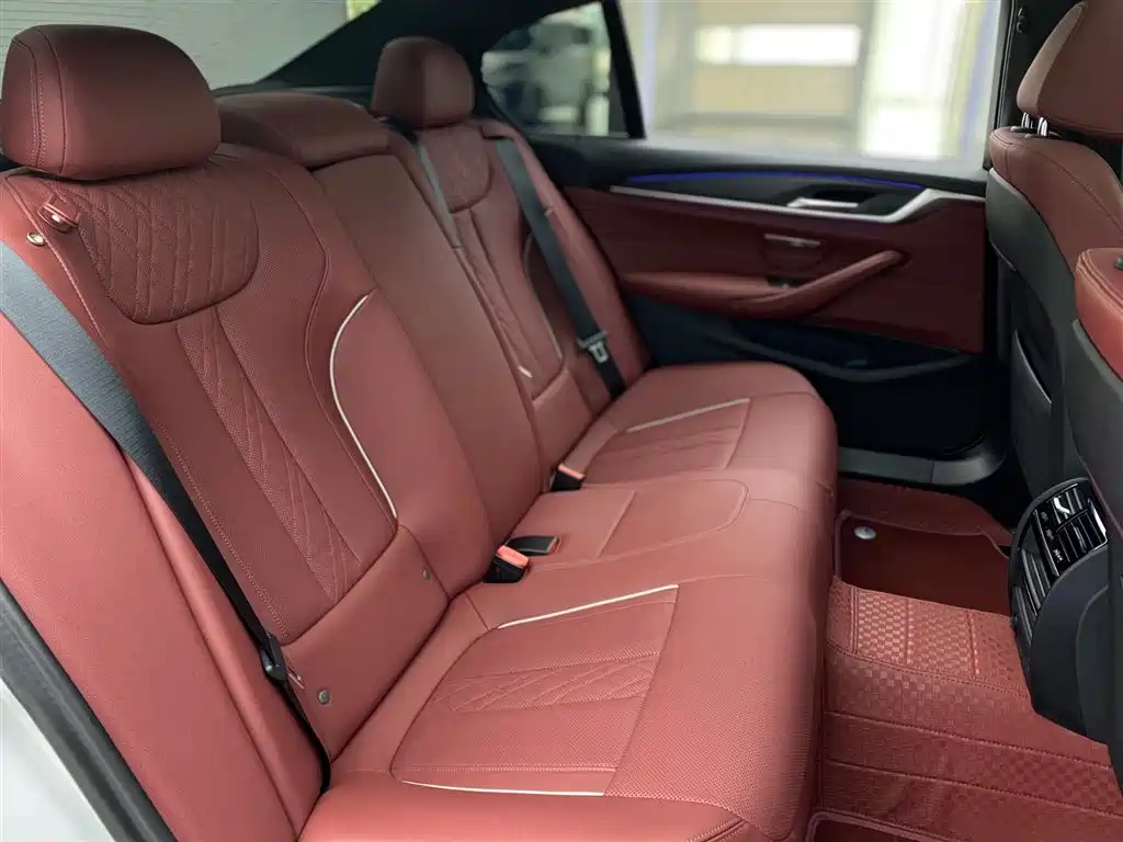 BMW 5 Series 2023 — фото 11