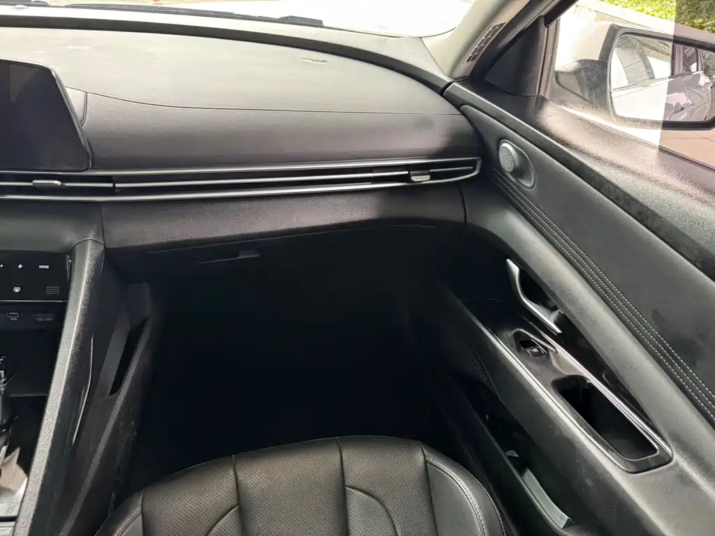 Hyundai Elantra 2022 — фото 15