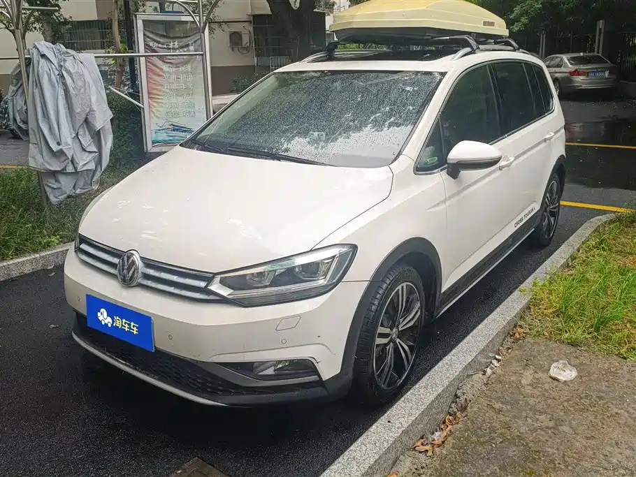 Volkswagen Touran 2019 — фото 1