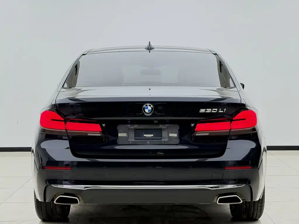 BMW 5 Series 2023 — фото 20