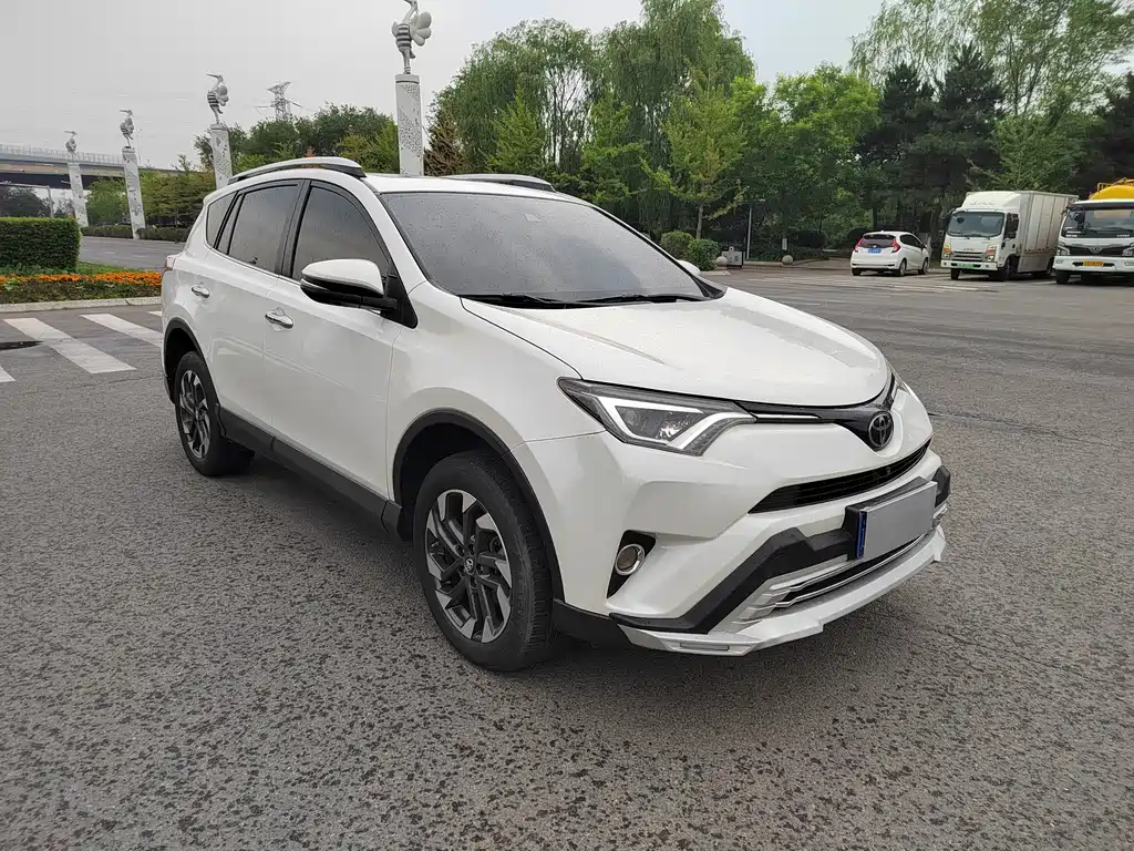 Toyota RAV4 2019 — фото 3