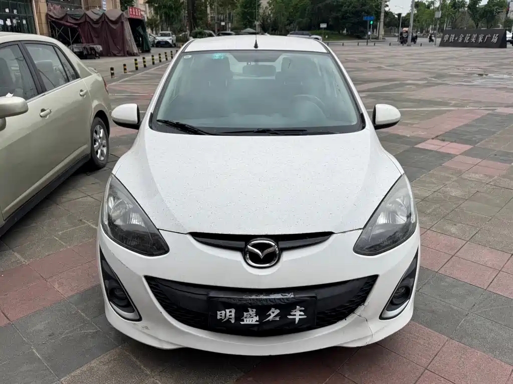 Mazda 2 2015 — фото 1