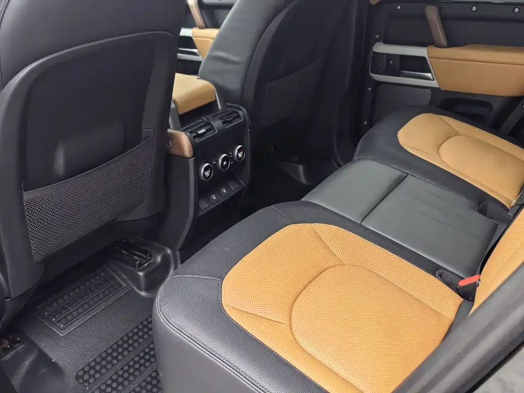 Land Rover Defender 2024 — фото 13