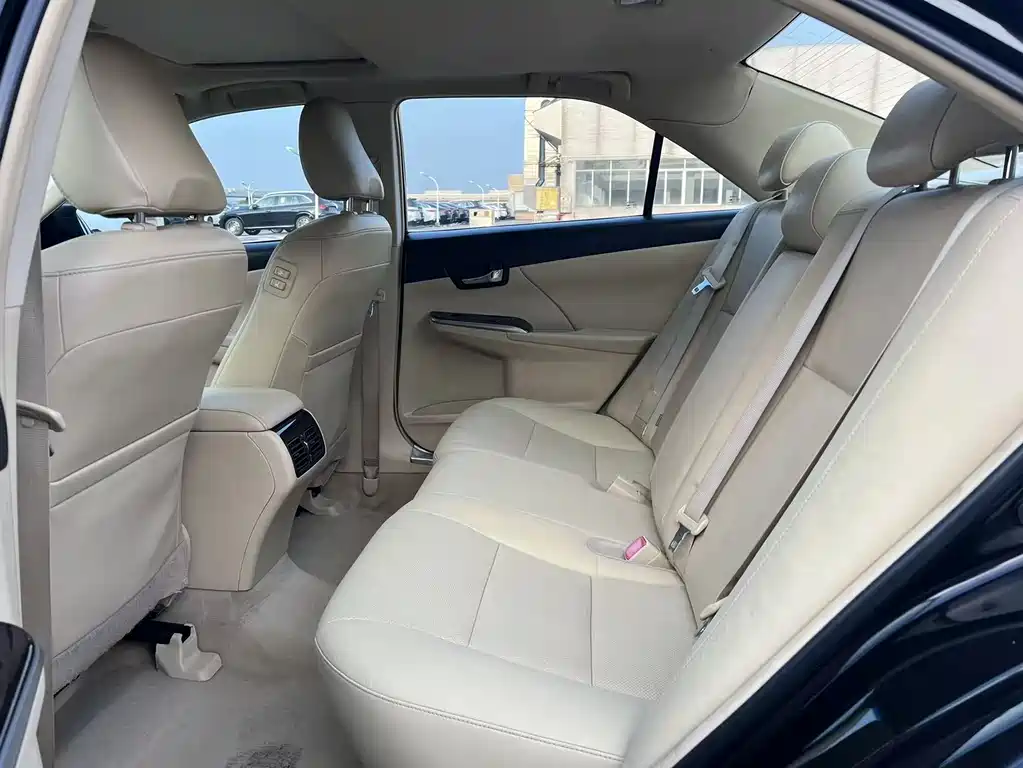 Toyota Camry 2015 — фото 12