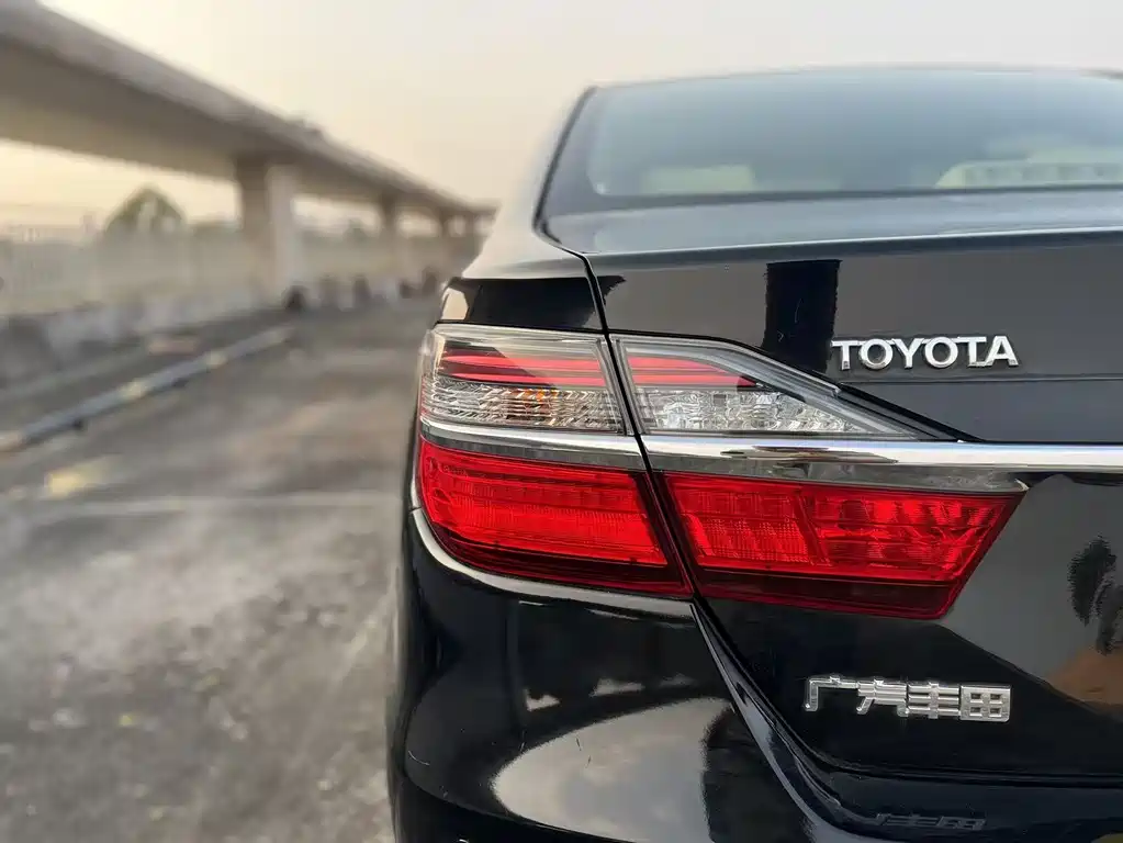 Toyota Camry 2015 — фото 16