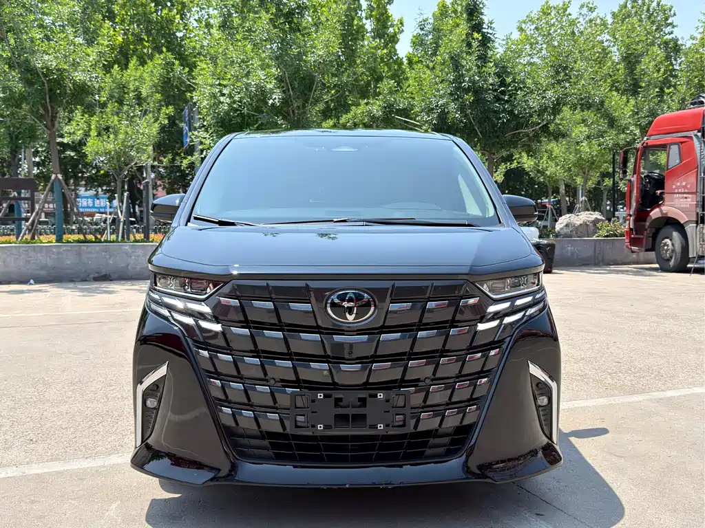 Toyota Alphard 2024 — фото 1